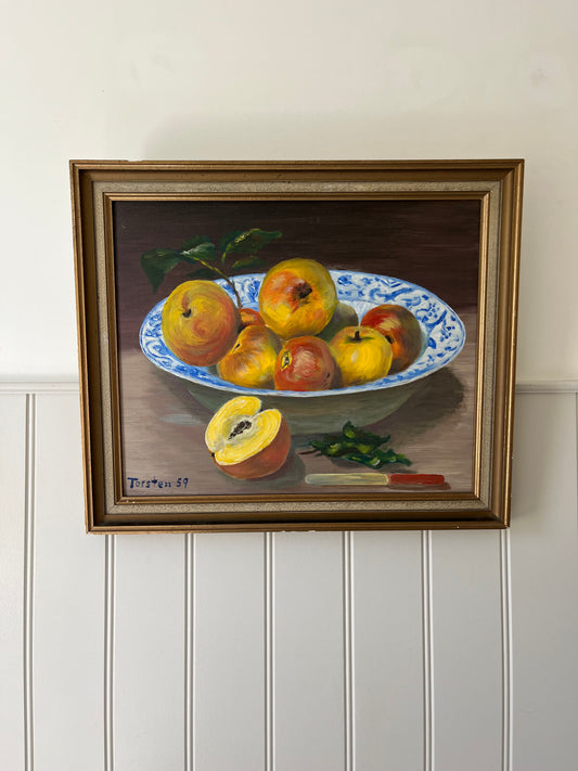 Apples and blue dish