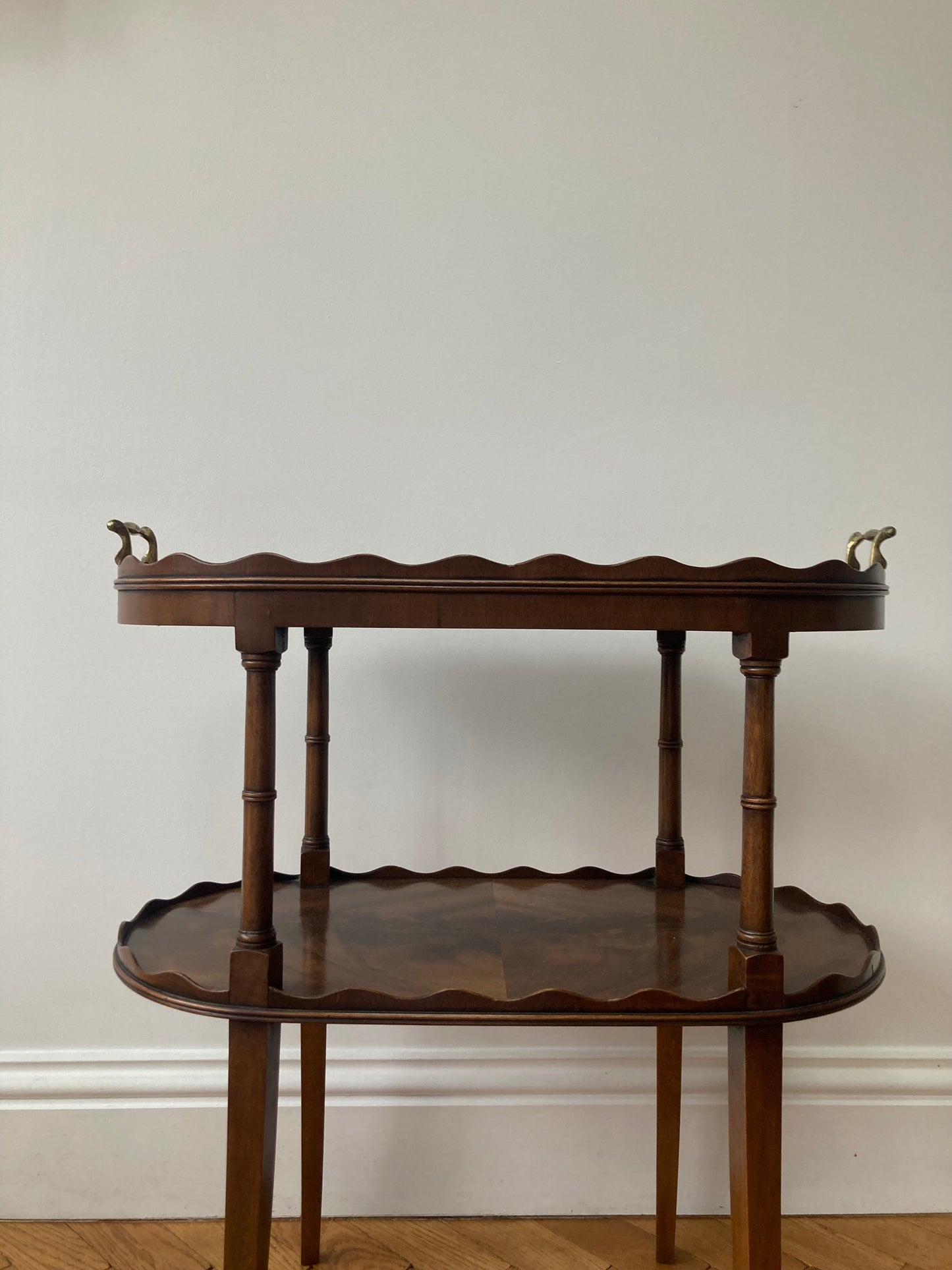 Two tier scallop étagère