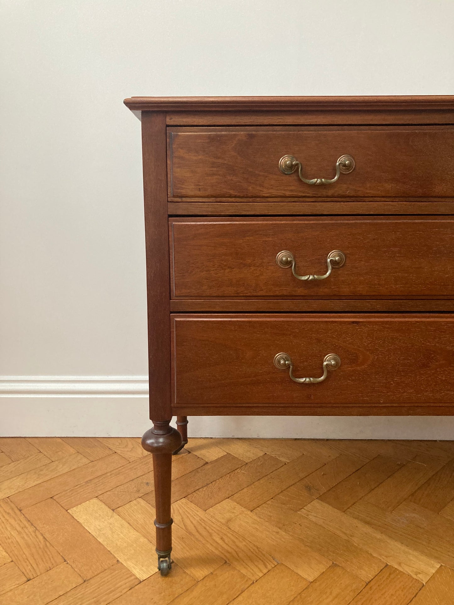 20th Century mahogany chest of drawers