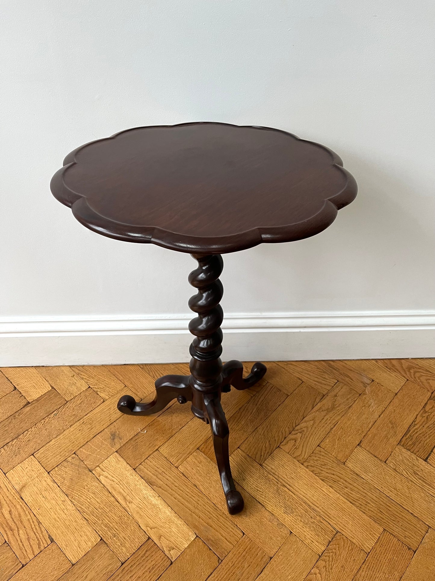 Scallop topped table