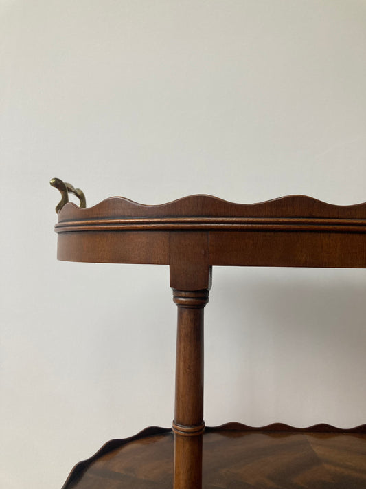 Two tier scallop étagère