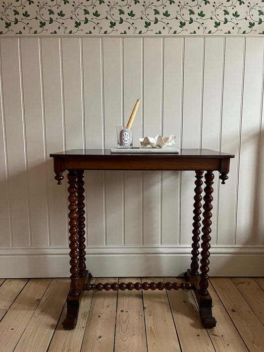 Bobbin table